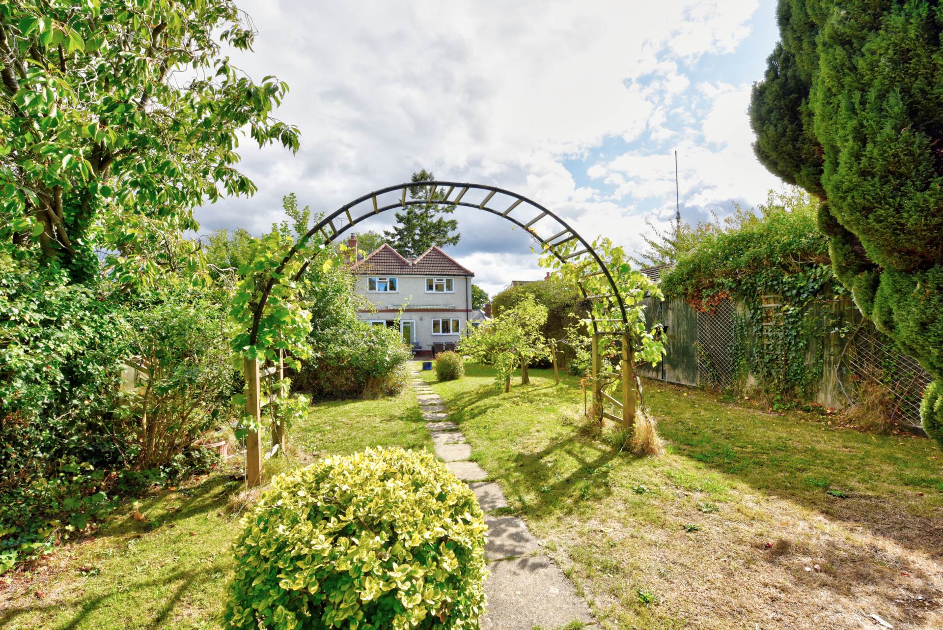 Shiplake Cross, Schoolfields, Image 16