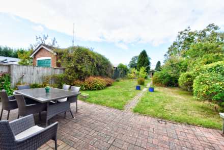 Shiplake Cross, Schoolfields, Image 12