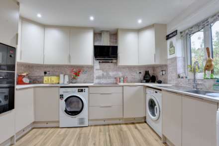 Sherwood Gardens, Henley On Thames, Image 2