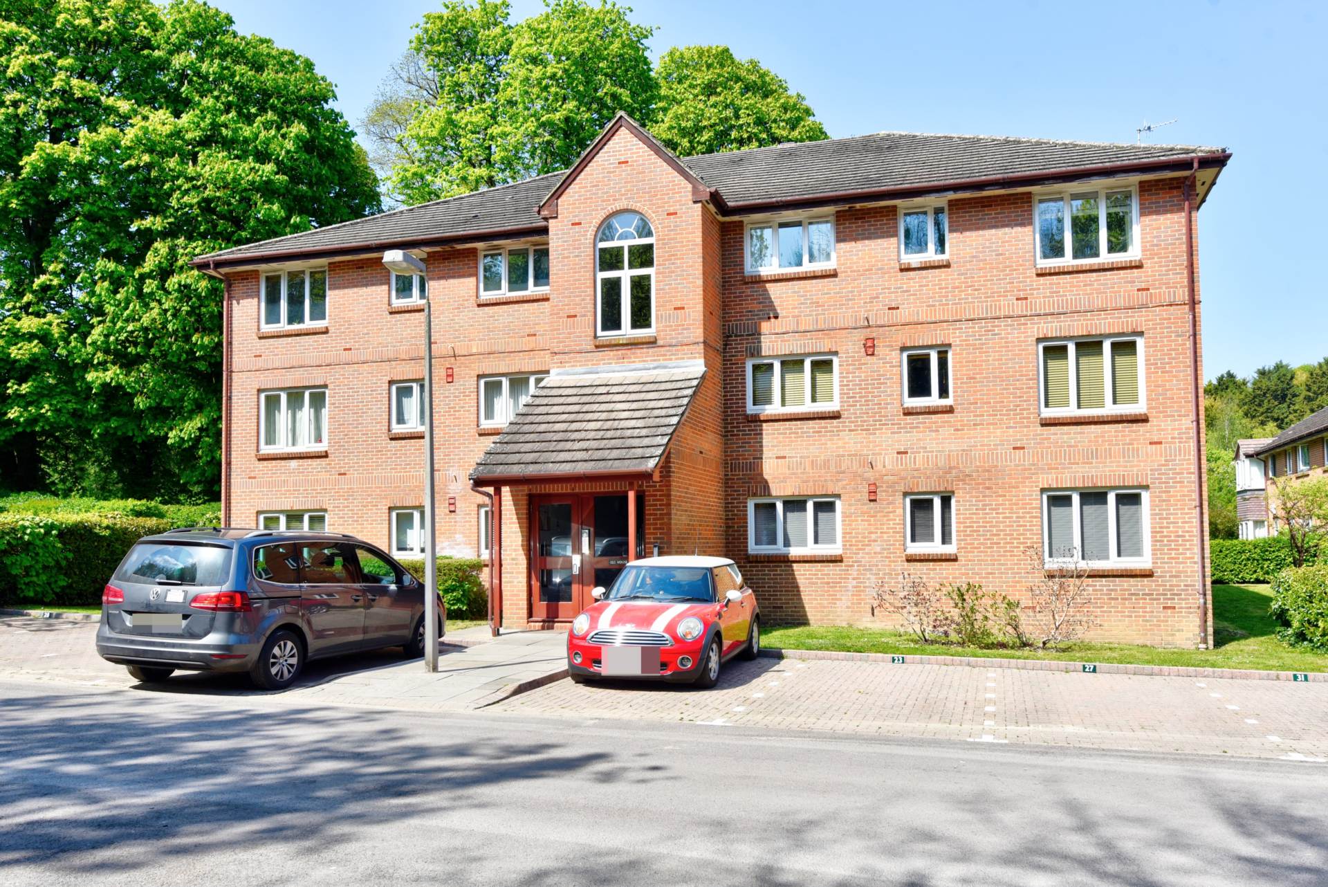 Tilebarn Close, Henley On Thames, Image 1