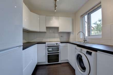 Tilebarn Close, Henley On Thames, Image 3