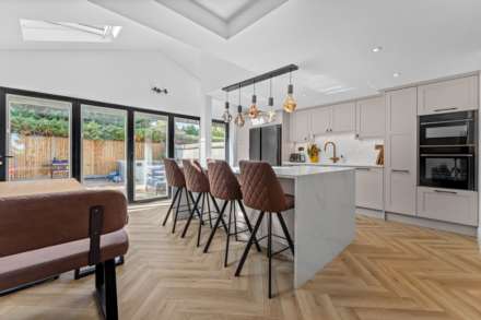 Gainsborough Crescent, Henley On Thames, Image 2