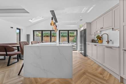 Gainsborough Crescent, Henley On Thames, Image 3