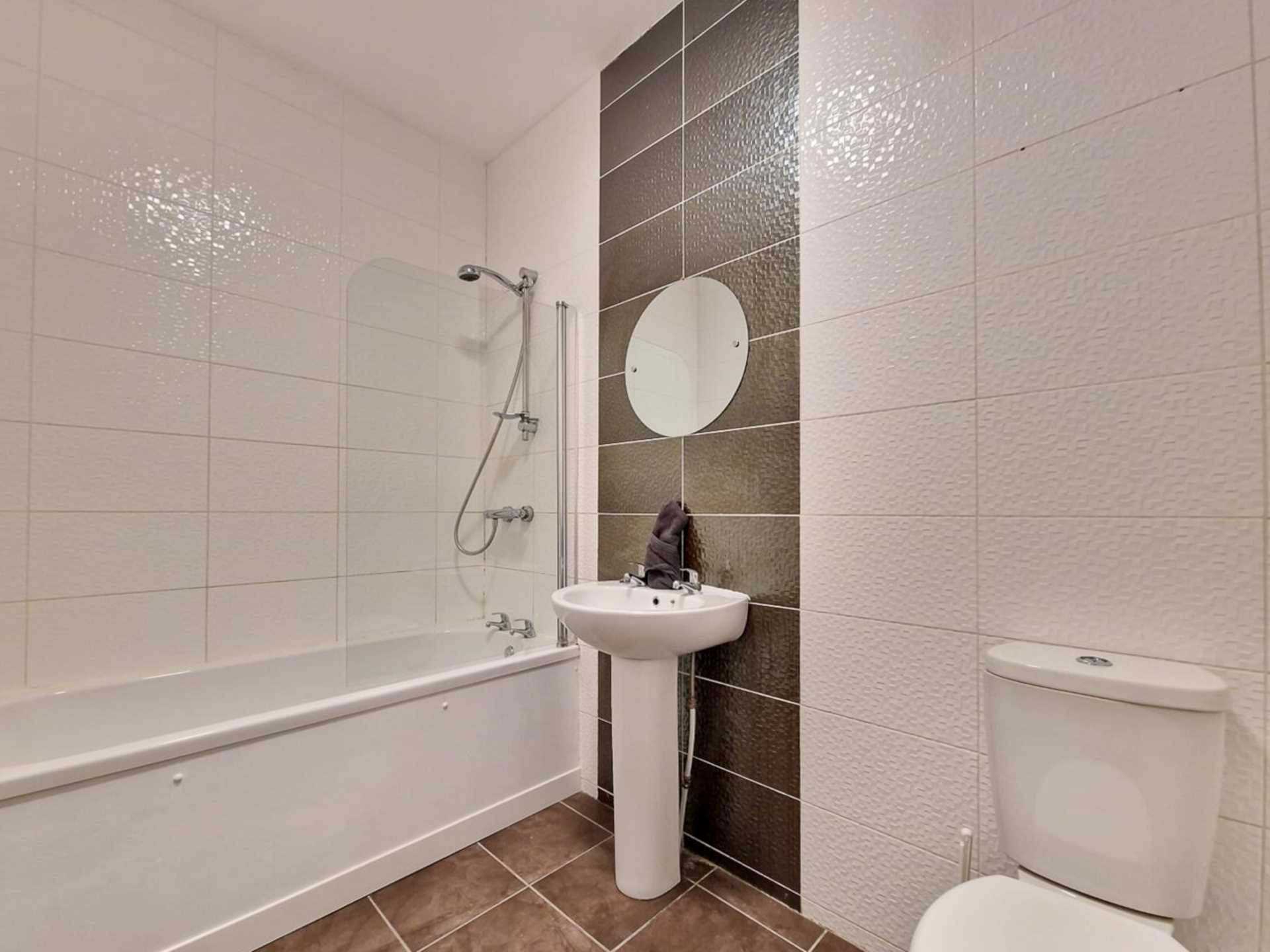 Stunning 4-Bedroom Terrace House with Sea View on St Chads Road, Blackpool, Image 2