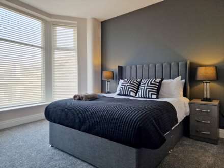 Stunning 4-Bedroom Terrace House with Sea View on St Chads Road, Blackpool