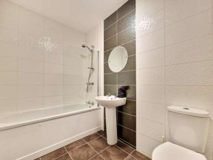 Stunning 4-Bedroom Terrace House with Sea View on St Chads Road, Blackpool, Image 19