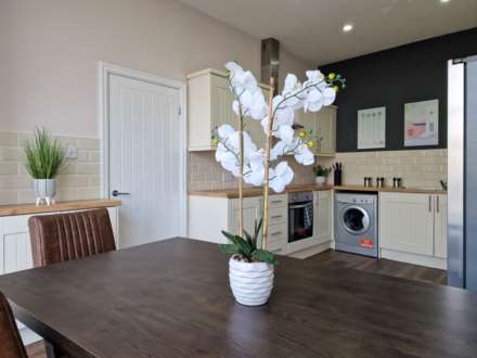 Stunning 4-Bedroom Terrace House with Sea View on St Chads Road, Blackpool, Image 7