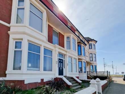 Stunning 4-Bedroom Terrace House with Sea View on St Chads Road, Blackpool, Image 9