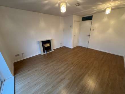 Ashbourne Crescent, Taunton, Image 3