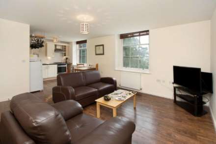 Annecy Court, Taunton, Image 2
