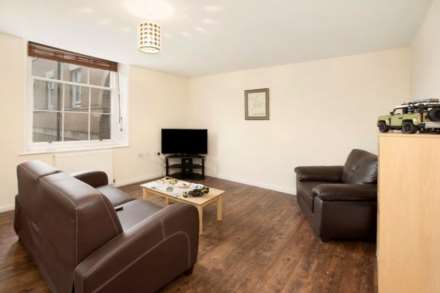 Annecy Court, Taunton, Image 3