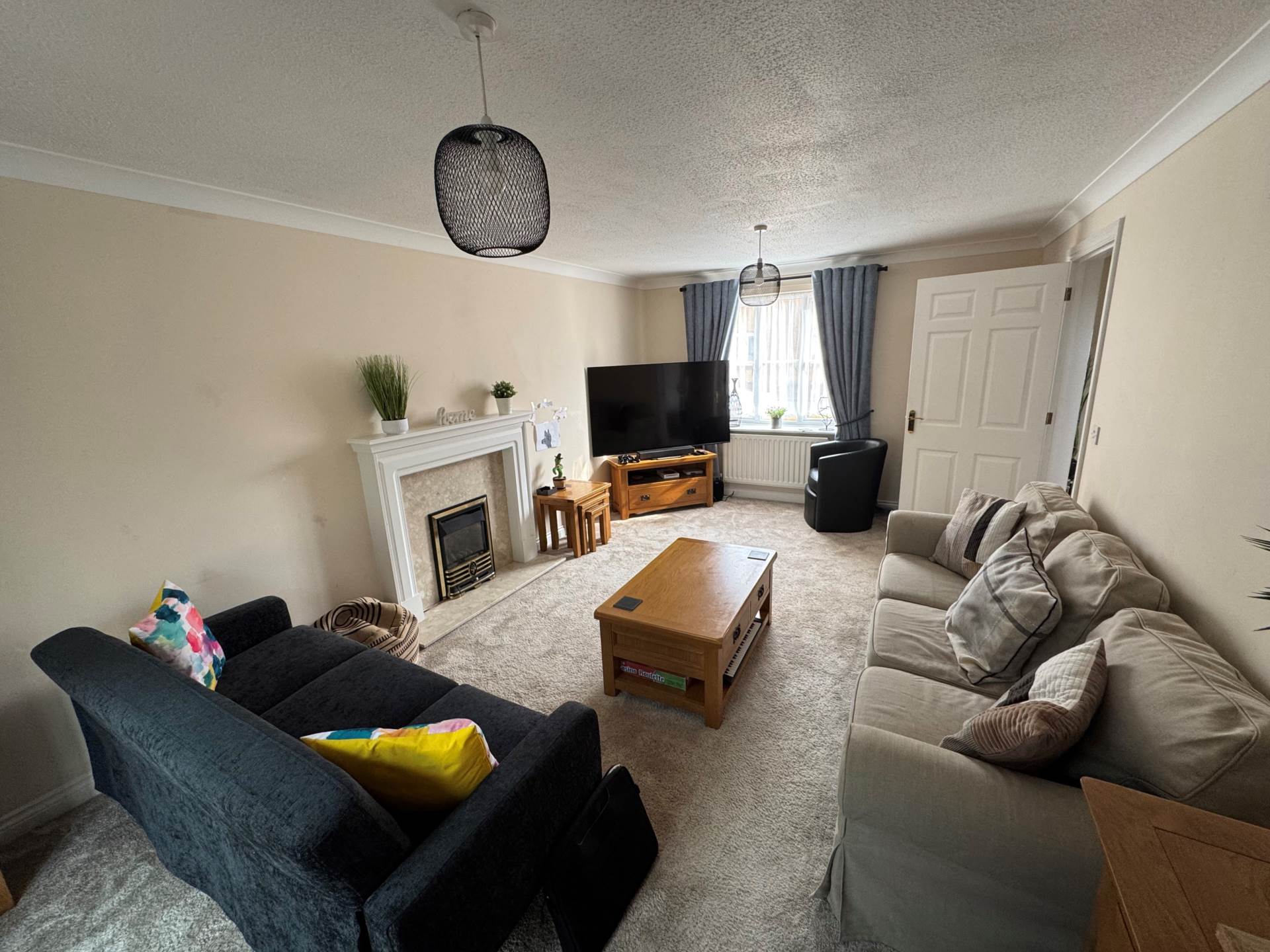 Avill Crescent, Taunton, Image 3