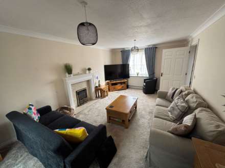 Avill Crescent, Taunton, Image 3