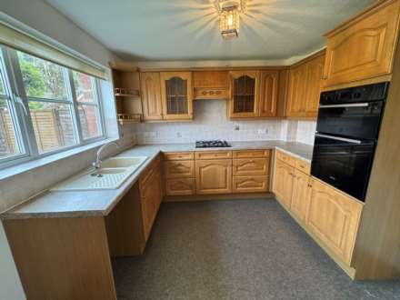 Summerleaze Crescent, Taunton, Image 5