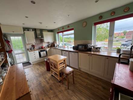Sandere Close, Taunton, Image 6