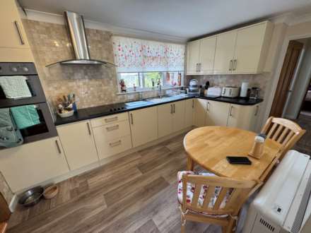 Gravelands Lane, Henlade, Image 4