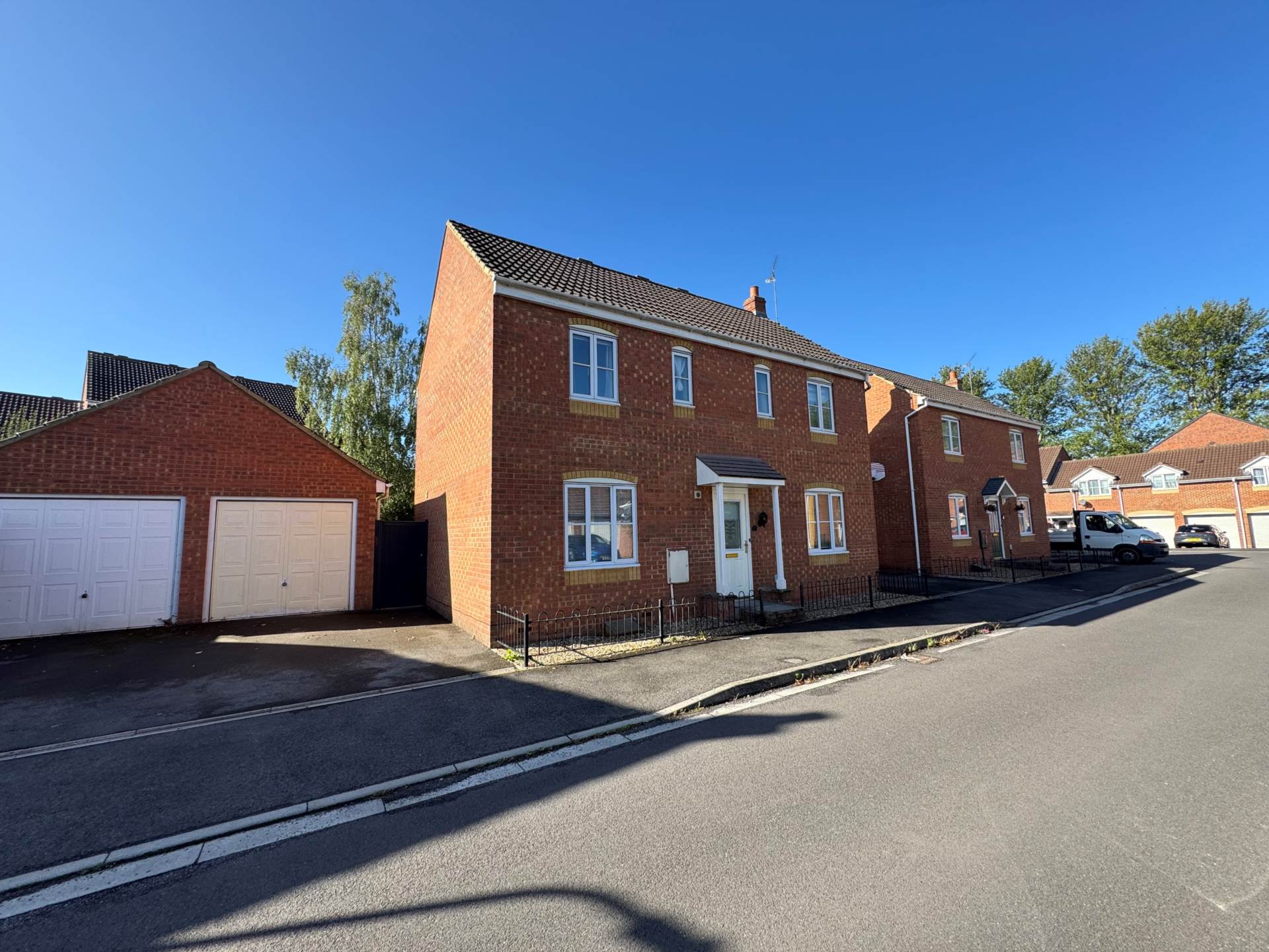 Avill Crescent, Taunton, Image 20