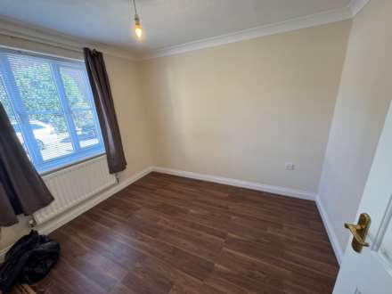 Avill Crescent, Taunton, Image 5