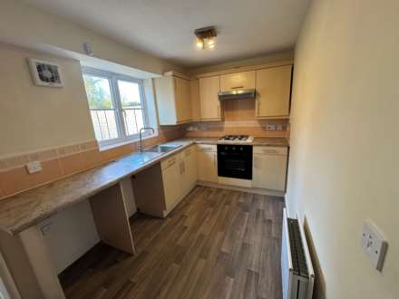 Avill Crescent, Taunton, Image 4