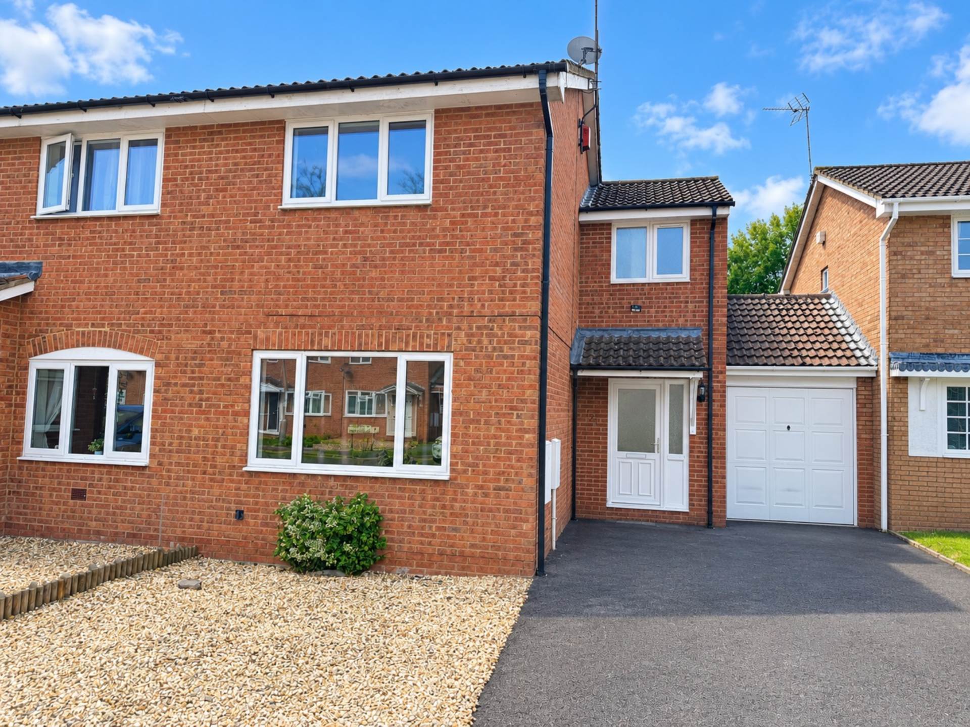 Ashbourne Cresent, Taunton, Image 1