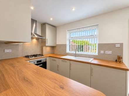 Burchs Close, Taunton, Image 3