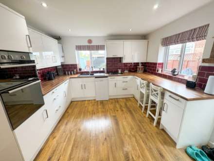 Thames Drive, Taunton, Image 7