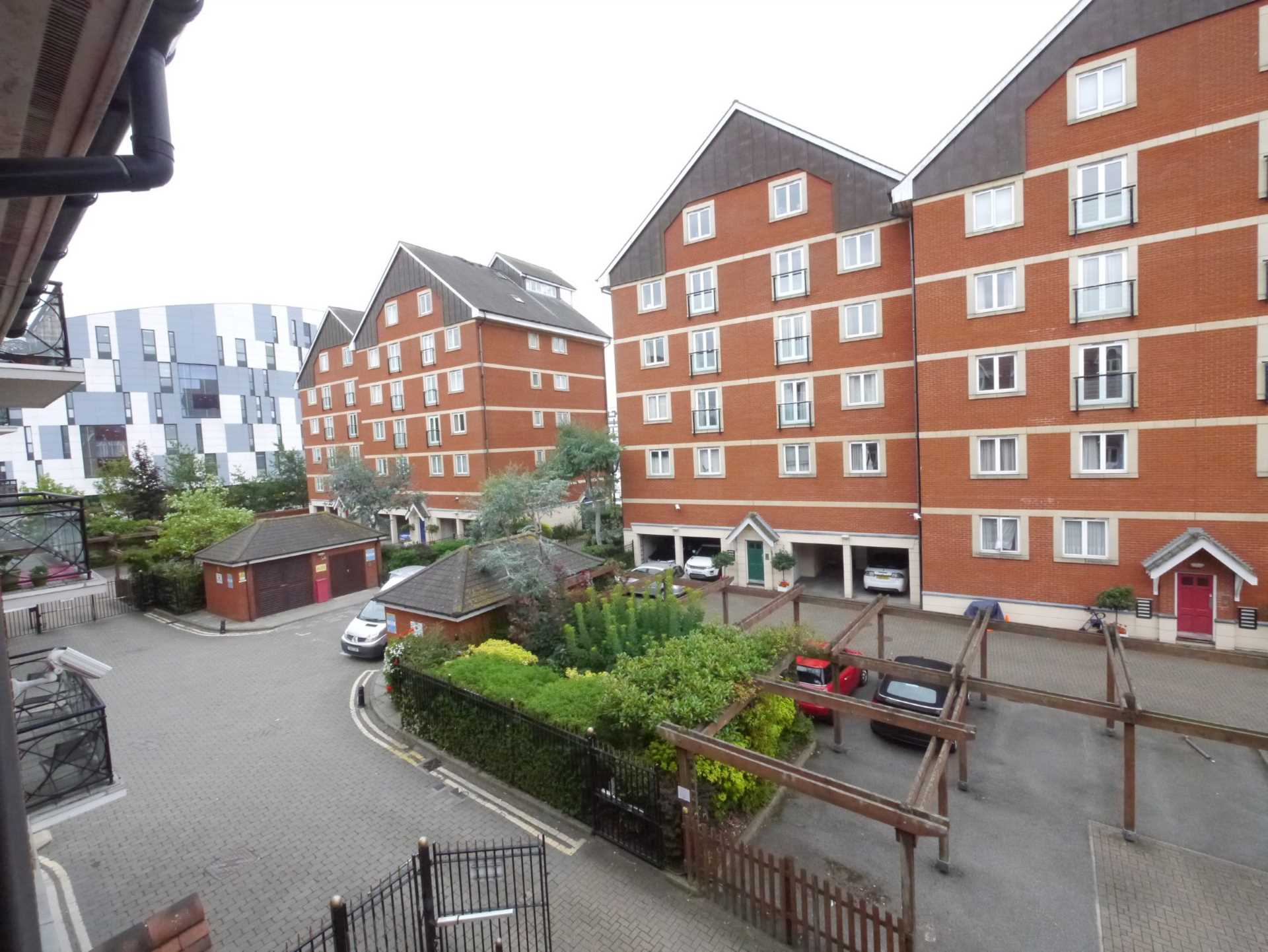 Neptune Square, Image 8