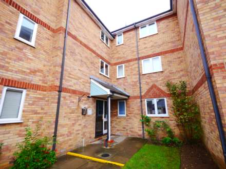 2 Bedroom Flat, Bignell Croft, Colchester