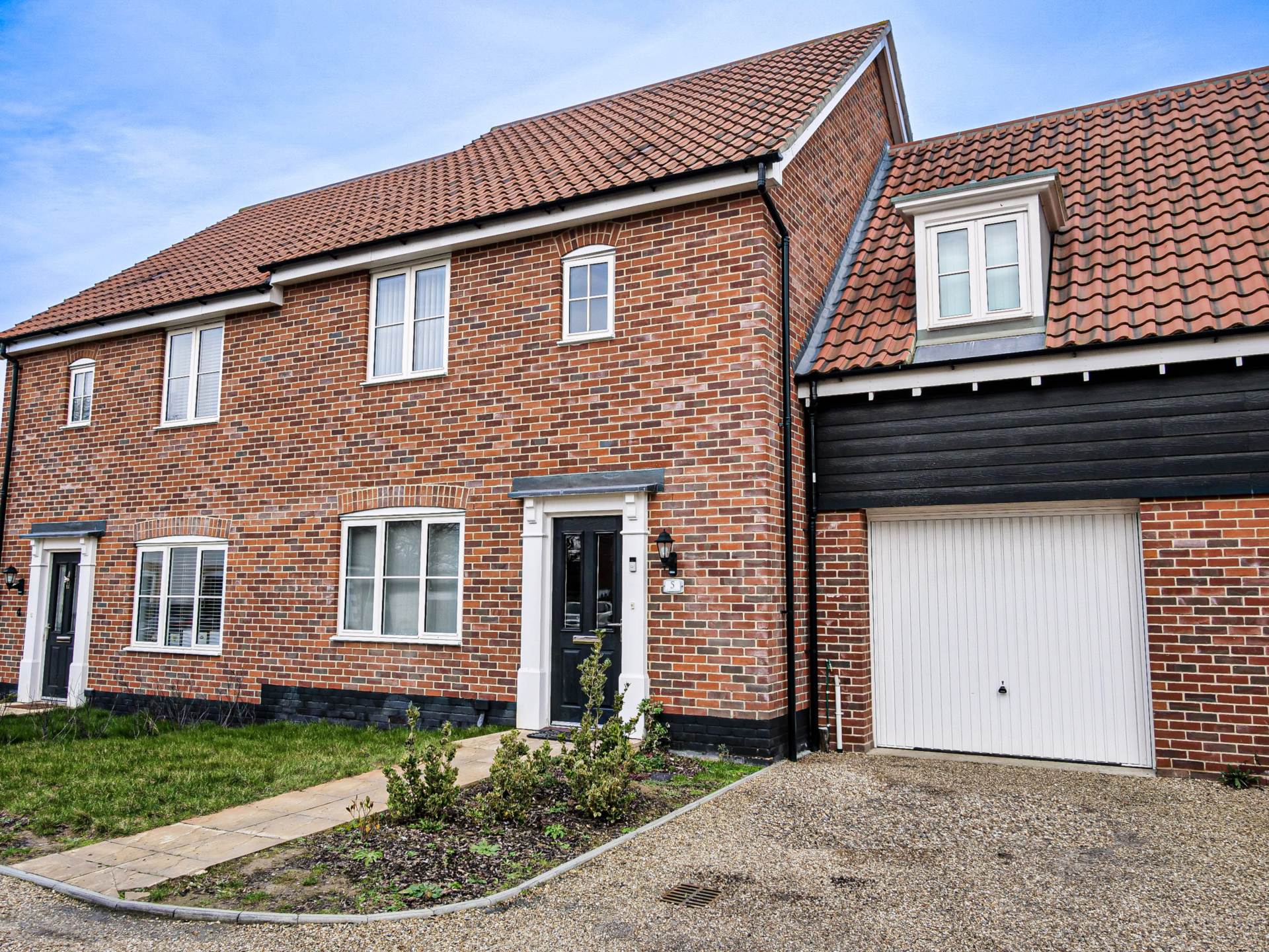 5 Fox Earth Close, Capel St. Mary IP9 2PF, Image 1