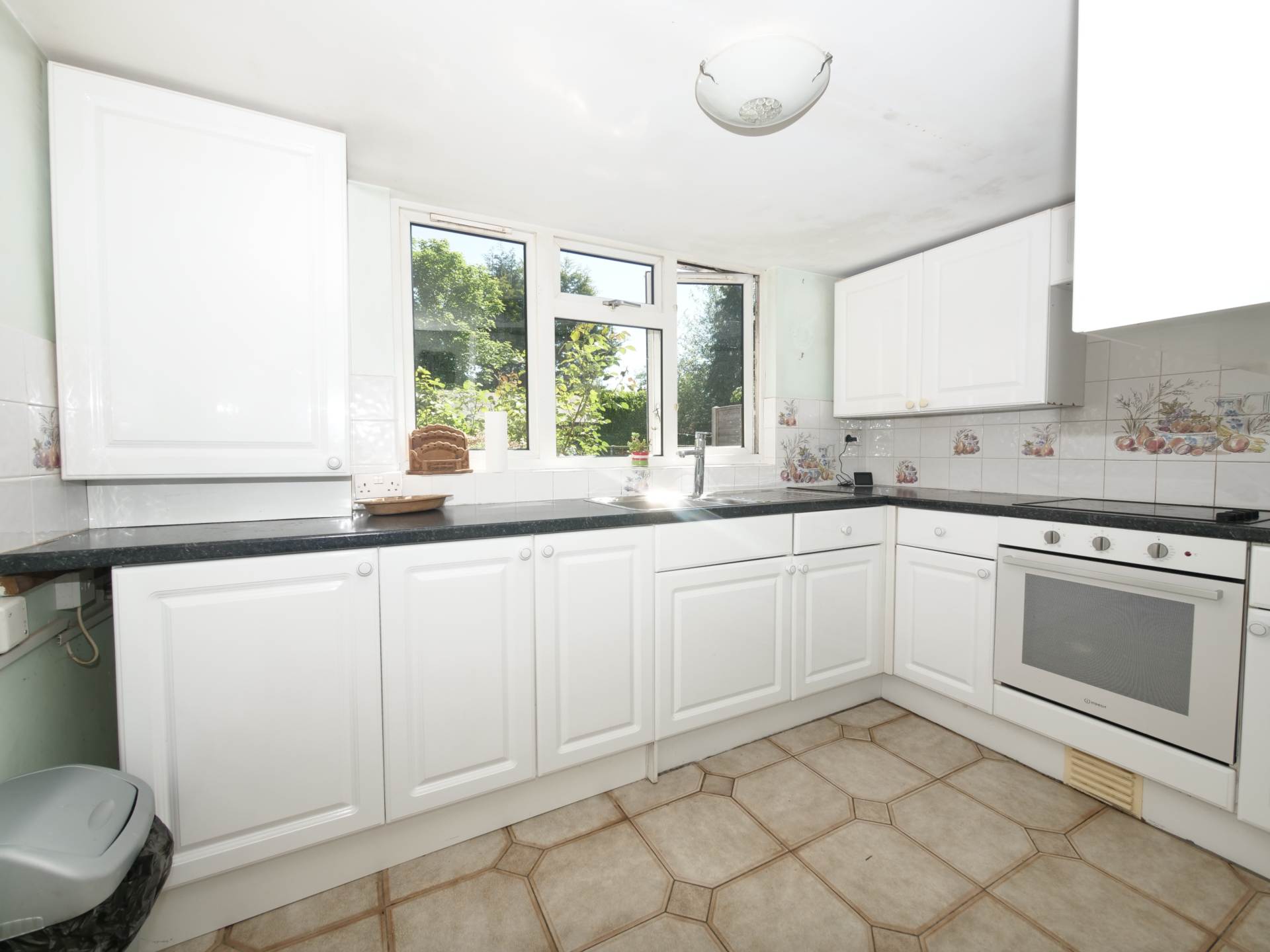 Highfields, Bentley. IP9 2BP, Image 9