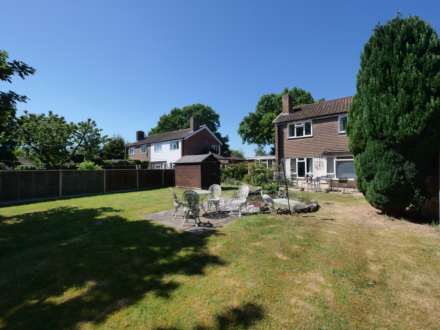 Highfields, Bentley. IP9 2BP, Image 17