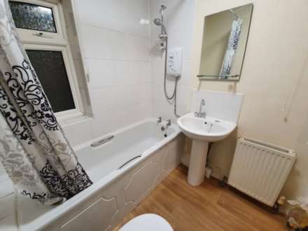 Vale Avenue, Horwich, Image 15