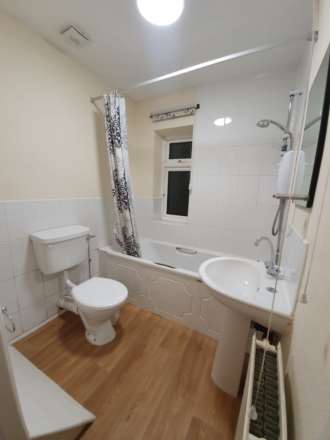 Vale Avenue, Horwich, Image 16