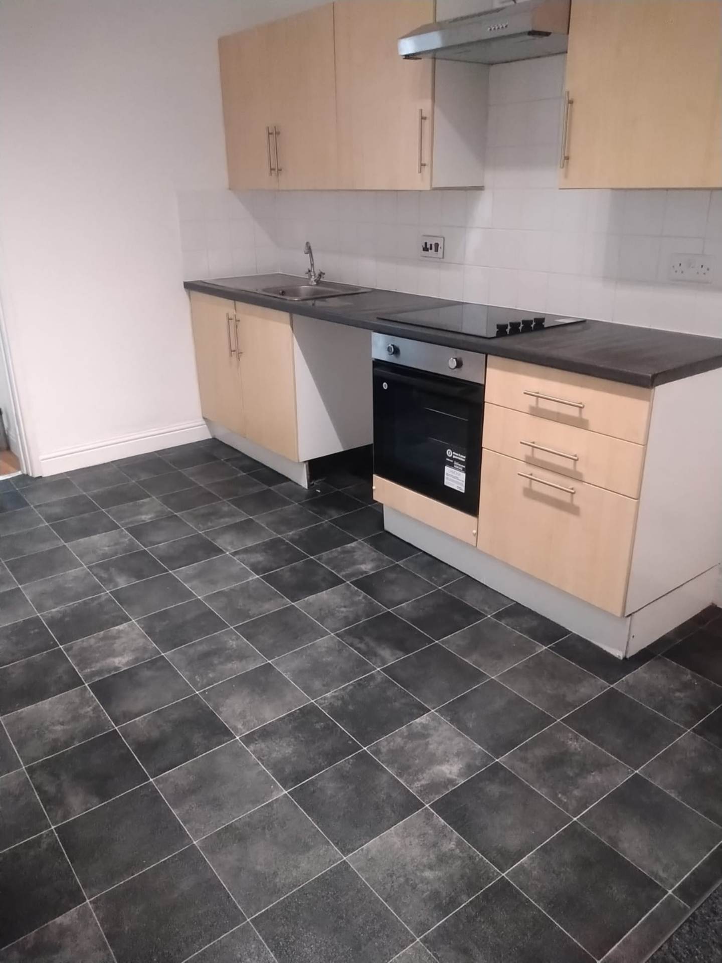 Mottram Road, Stalybridge, Image 4