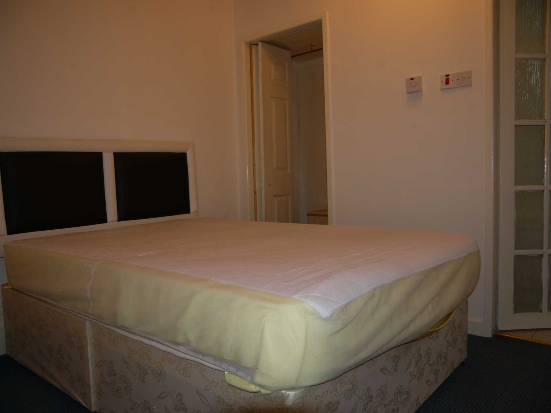 Victoria Crescent, Manchester, Image 6