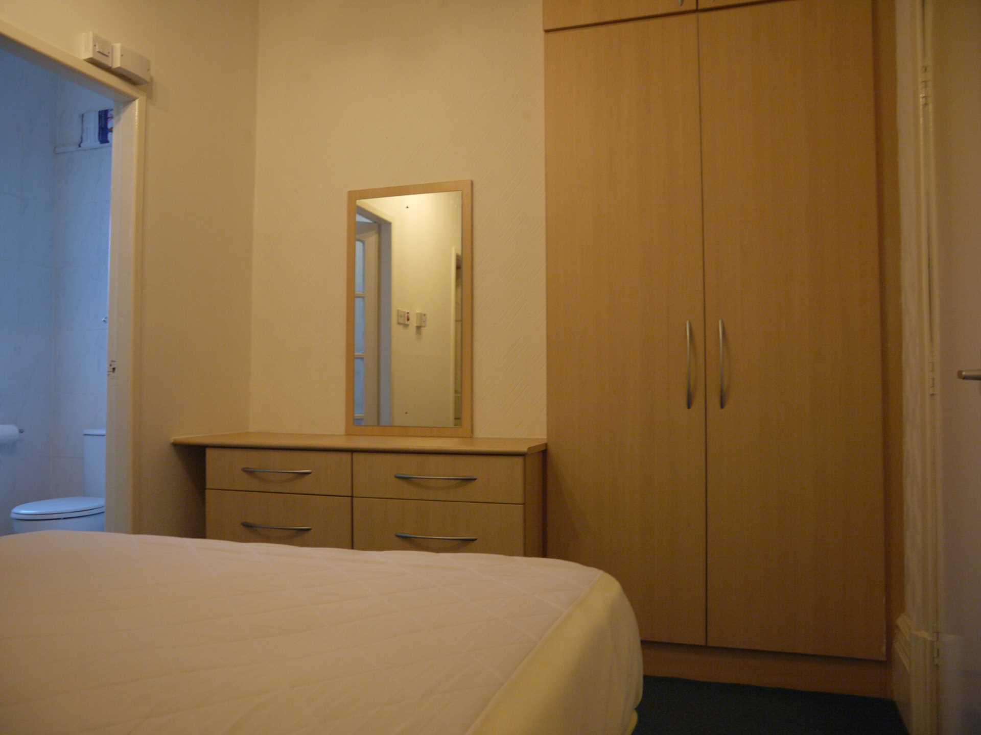 Victoria Crescent, Manchester, Image 7