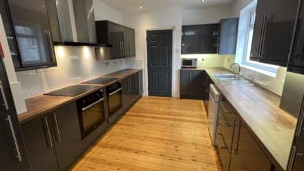 9 Bedroom Terrace, £150 PER WEEK / £650 PER MONTH, Lombard Grove, Manchester