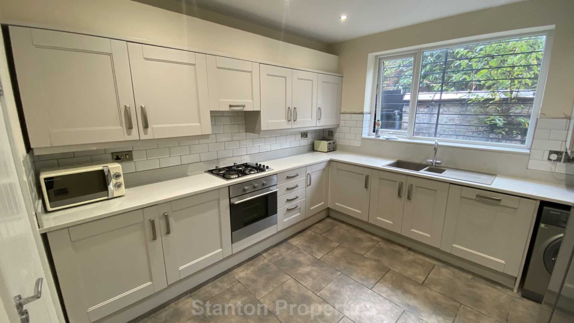 £130 pppw, Moseley Road, Fallowfield, M14 6NR, Image 1