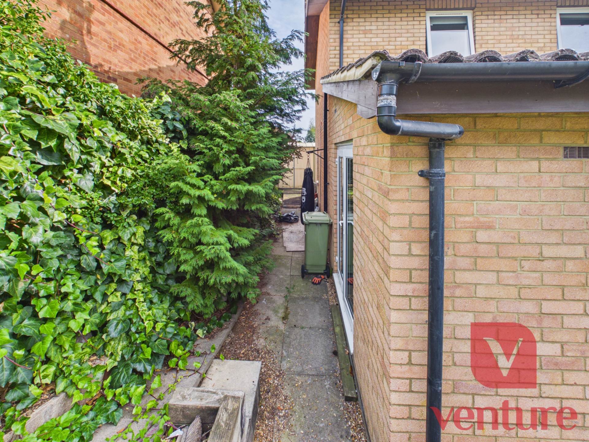 Minton Close, Blakelands, Image 20