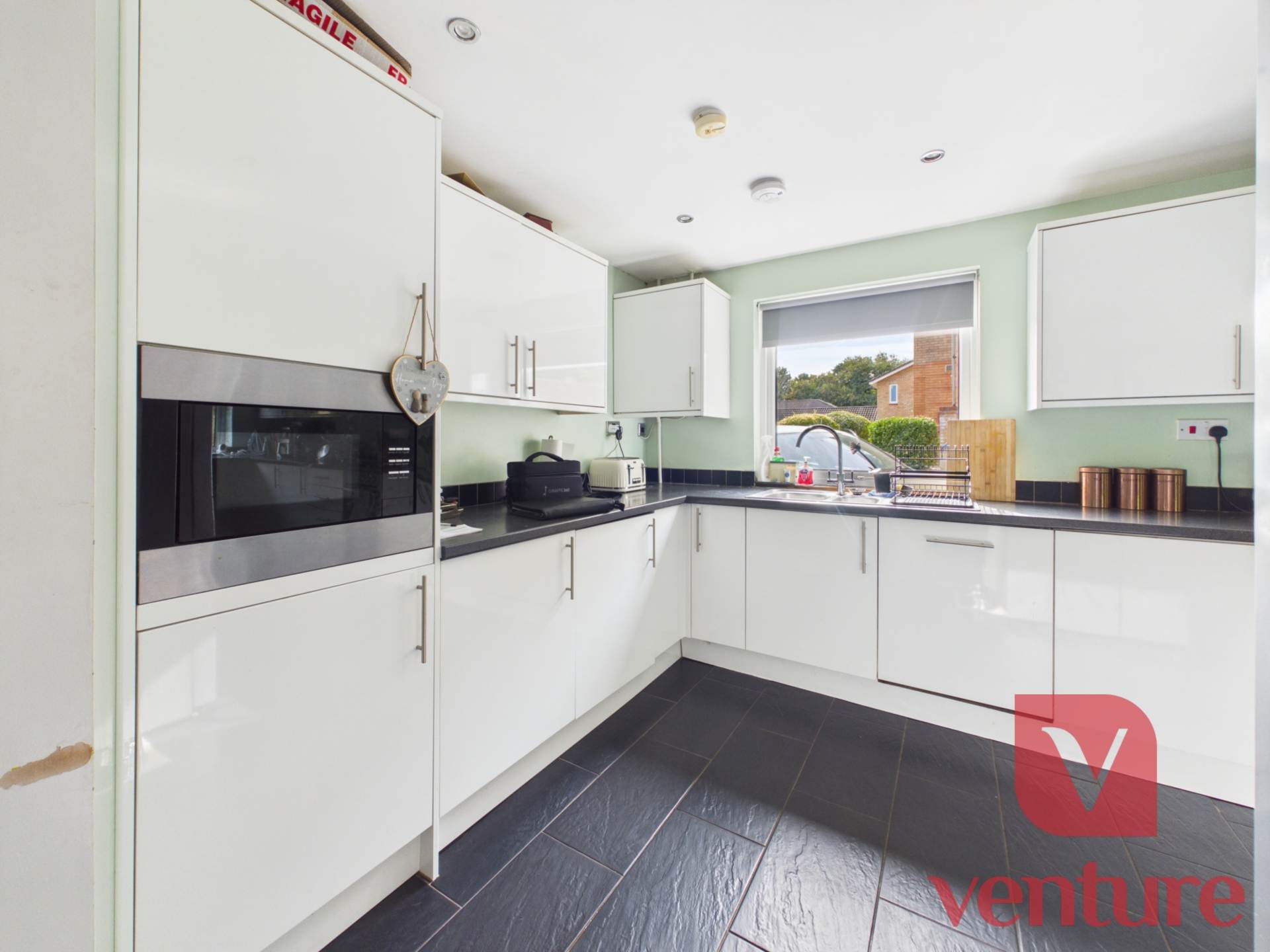 Minton Close, Blakelands, Image 4