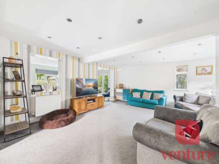 Minton Close, Blakelands, Image 3