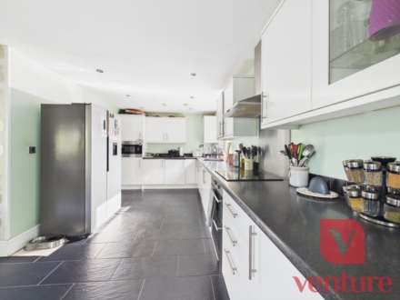 Minton Close, Blakelands, Image 5