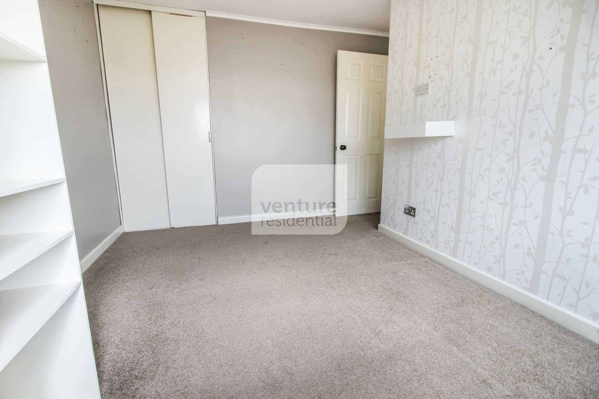 Enfield Close, Luton, Image 14