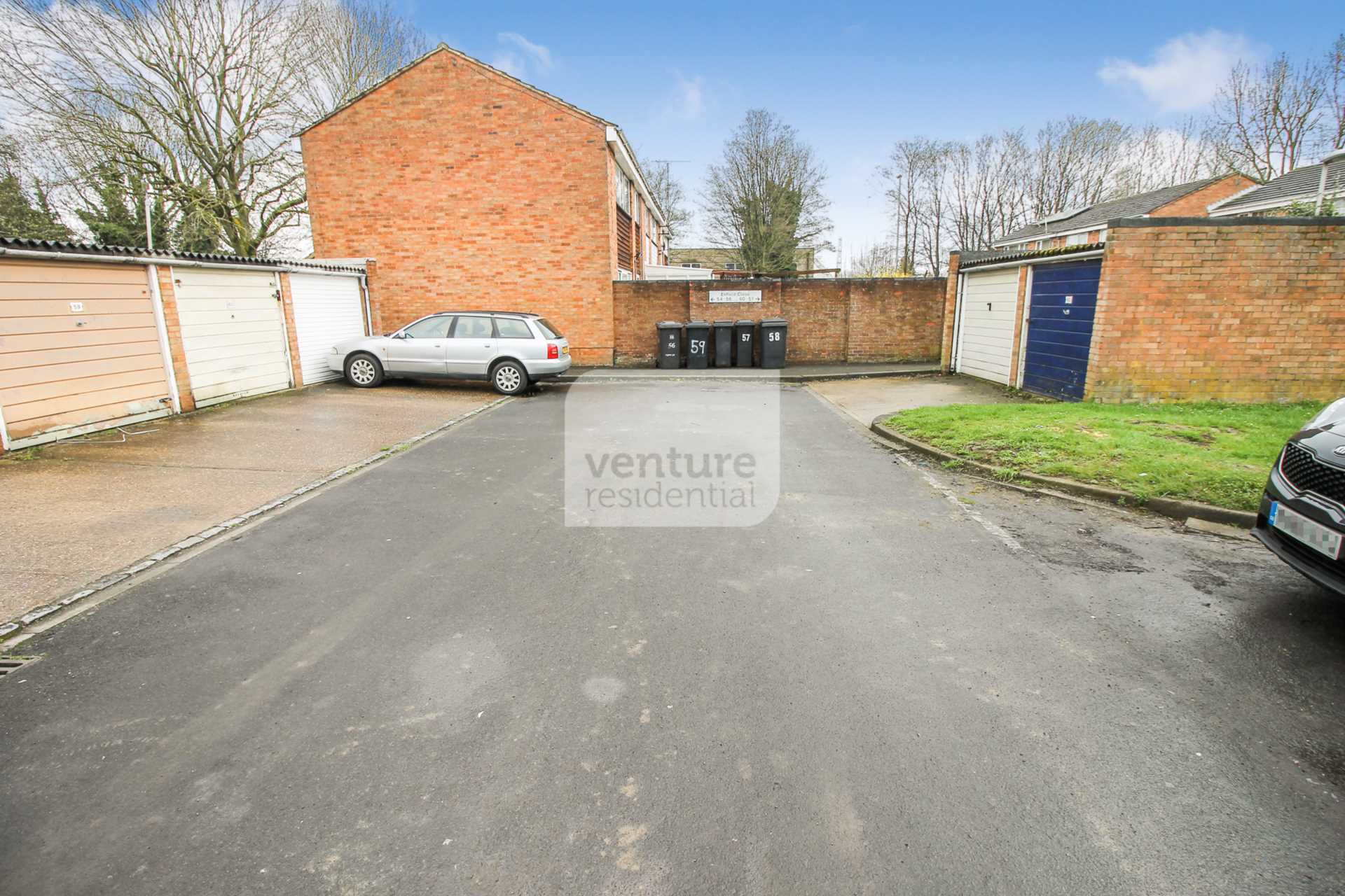 Enfield Close, Luton, Image 16