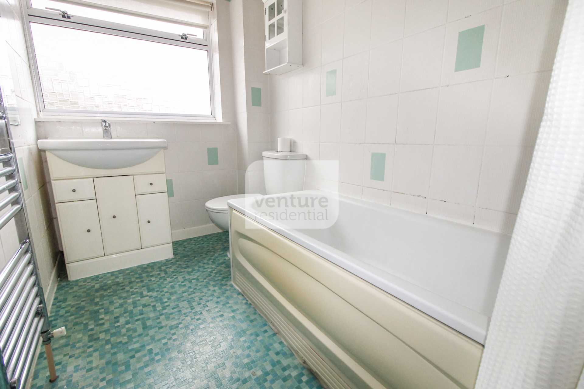 Enfield Close, Luton, Image 9