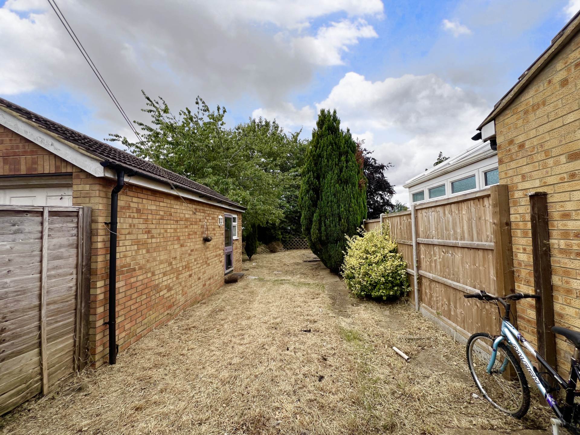 Peartree Road, Luton, Image 14