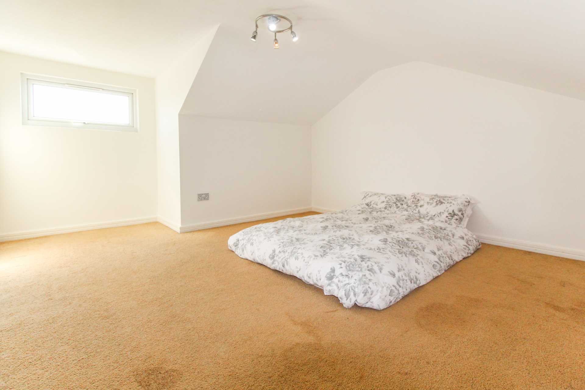 Park Street West, Luton, Image 8