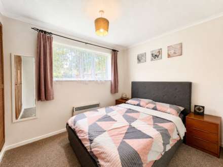 Repton Close, Luton, Image 6