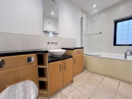 Lennox Green, Luton, Image 5