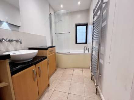 Lennox Green, Luton, Image 6